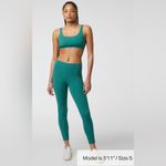 Vuori  NWT Studio Pocket Leggings Bergamot Green Sold out color Size XL Photo 3