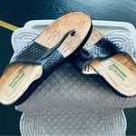 Baretraps  Black Leather Flip Flop Sandals Memory Foam Cork Insole Size 9 EUC Photo 6