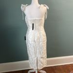 Lulus  Jacquard White Floral sleeveless or tie sleeve knee length bridal wedding Photo 3