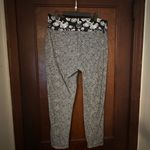 Lululemon  Departure Pant In Plush Petal Floral Black/White Size 8 Photo 3