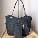 Michael Kors Set Photo 0