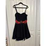 Roz & Ali Black Sleeveless Dress With Red Rose Embroidery At Waistline Photo 14