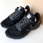 VEJA Marlin V-Knit in Full Black Photo 2