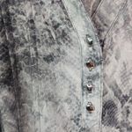 Sami & Jo Sami Jo XLP Gray Snake Boyfriend Top Petite Photo 4