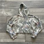 Wild Fable Size Small Green Camouflage Tie Dye Cropped Sweatshirt. Photo 4