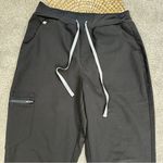 FIGS Women’s High Waisted Zamora Jogger Scrub Pants Pull On in Black MT Photo 3