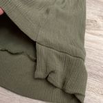 Ellen Tracy Caper Green V-Neck Crepe Material with Crochet Detail Blouse Medium Photo 5