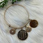 Love never fails bracelet Photo 2