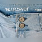 Wallflower The Ultra Fit Rolled Cuffed Jean Short 13 Womens Light Wash Denim Blue Size undefined Photo 3