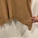 Caslon Soft cozy camel tan wool cashmere blend v-neck hankerchef hem sweater  Photo 4
