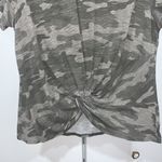 Universal Threads Camouflage twist tee shirt Photo 1