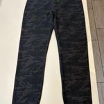 Vuori Heather Charcoal Gray Athletic -High Waisted Soft leggings Camo size Small Photo 5