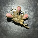 Vintage 1928 Brand Brooch Gold Tone Pink Teardrop Cabochons Faux Pearls Photo 1