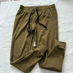 Zyia  Olive Unwind Jogger size M Photo 3