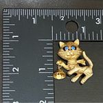 Vintage 70’s AVON Frisky Kitty Cat with Bell Blue Eyes Brooch Gold Photo 6