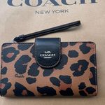 Coach Phone Wallet With Leopard Print And Signature Canvas Interior cc869 Photo 0