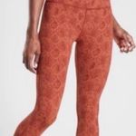 Athleta Ultimate Snake Print Leggings 7/8 Length Red Orange Sz XS Excellent Condition Photo 2