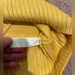 URBAN BEHAVIOR Yellow deep V Photo 3