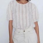 ZARA , Sz Sm. Adorable cream top with eyelash detail. Photo 0