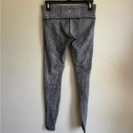 Lululemon  Black White Print Legging Womens 6 Athletic Yoga Running Workout Photo 3