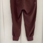 Vuori Summits Woven Jogger Pants in Fig Size L Photo 7