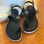 Michael Kors MICHAEL Judy Thong Black Leather Sandals with Gold MK Accents 9,5M Photo 6