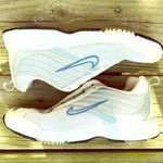 Nike  women’s sneakers athletic shoes size … Photo 0