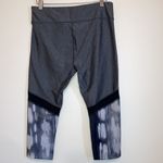 Under Armour UA Womens size Large gray compression workout leggings capri pants Photo 3