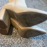 Tahari Off White Chunky Heel Pointed Toe Boots size 7.5 Photo 5