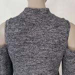 Zella Heathered Grey Cold Shoulder Athletic Top Photo 7