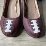 Charis & Doxa Football Wedge Heels 8.5 Brown Textured Game Day Tailgate Sporty Photo 3