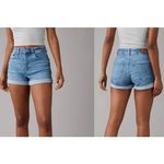 American Eagle  high rise mom short cuffed hem size 6 Photo 1