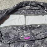 Old Navy ACTIVE Size Large Tall go dry dark grey floral leaf leggings Photo 3