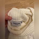 Women’s Off white cable knit turtleneck size small Photo 6