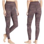 Alo Yoga  High-Waist Vapor Leggings
28" in Coco Camo Photo 1