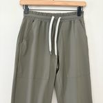 Vuori  Women’s Miles Jogger Pants in Oregano Olive Green Size XXS Retail $118 Photo 4