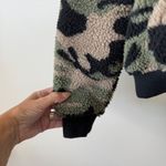 Rock & Republic  Camo Sherpa Jacket, Women's Small, Full Zip,‎ Cozy, Fall, Pocket Photo 3