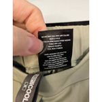 32 Degrees Heat 32 Degrees Cool Women's green Khaki Pleated Relaxed Fit Shorts Size Medium Photo 2