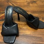 Olivia Ferguson Square Toe Cushion Top Cross Open Toe Women’s 7.5 Heels Black Photo 0