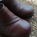 Clarks Heels Women's Brown Leather Slip On Heels - Size 6.5 Photo 2