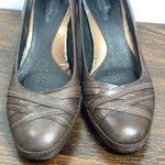 Clarks Artisan Women's Leather Upper Slip On Block Heel Pump Brown Size 9 Photo 1