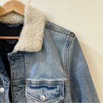 Abercrombie & Fitch Denim Trucker Jacket Sherpa Collar Size Small Blue Photo 2