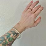 Small Stretchy Pearl Bracelet Vintage “Byrdie” Classic Elegant Simple White Photo 1