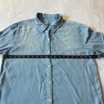 Women's Chambray Button Up Shirt Size Medium Casual Preppy Classic Blue Photo 4
