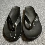 REEF  Women’s Cushion Court Black Flip Flops Photo 2