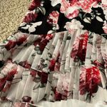 Fame and Partners Black and white floral sleeveless dress with pleated bottom never worn Photo 4