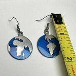 Blue Earth / Globe Silver Tone Round Disc Dangle Drop Pierced Earrings Photo 2