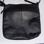 COCHOA BRAND BLACK LEATHER CROSSBODY 3 ZIP POCKETS OUTSIDE OF BAG PRELOVED Photo 2