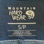 Mountain Hardwear MOUNTAIN HARDWARE grey and white athleisure tank top in size Small. EUC Photo 5