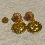 Tory Burch  gold tone mother of pearl coin drop earrings. New Photo 3